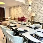 Skyline Seafront Penthouse *