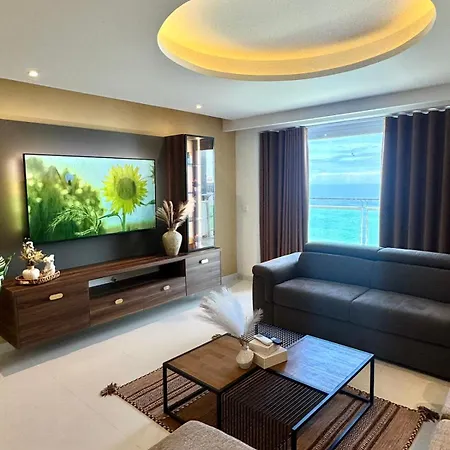 Skyline Seafront Penthouse Apartment