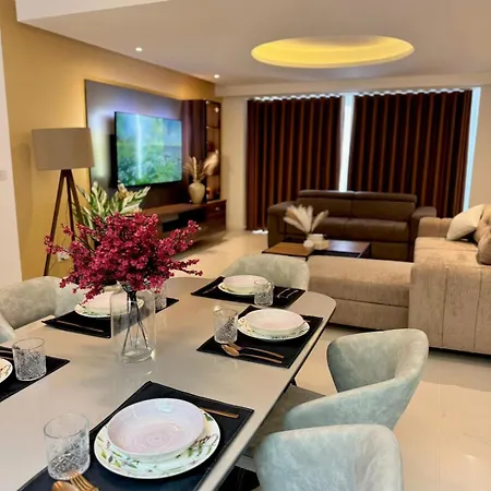 Skyline Seafront Penthouse شقة *