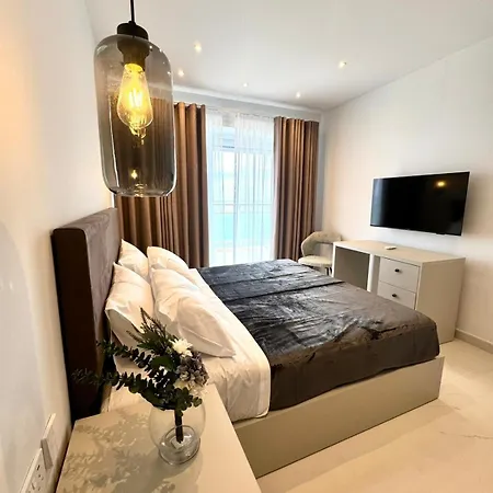 Skyline Seafront Penthouse شقة *