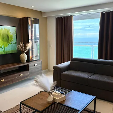 Skyline Seafront Penthouse * Gzira
