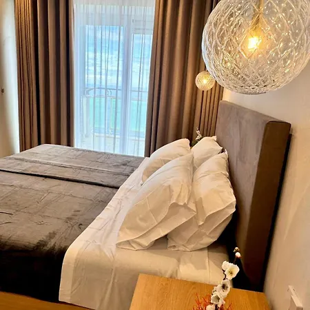 Skyline Seafront Penthouse 公寓
