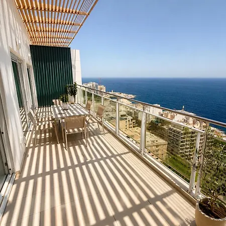 Skyline Seafront Penthouse Apartment