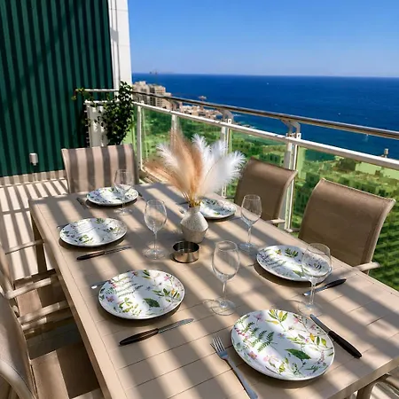 Skyline Seafront Penthouse *