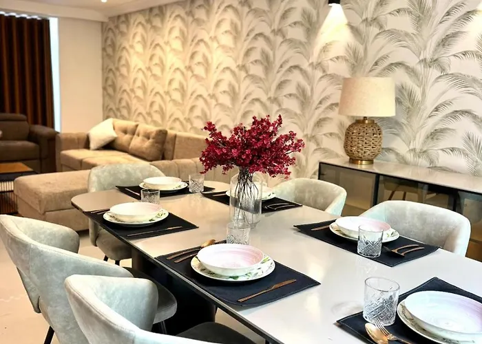 Skyline Seafront Penthouse *